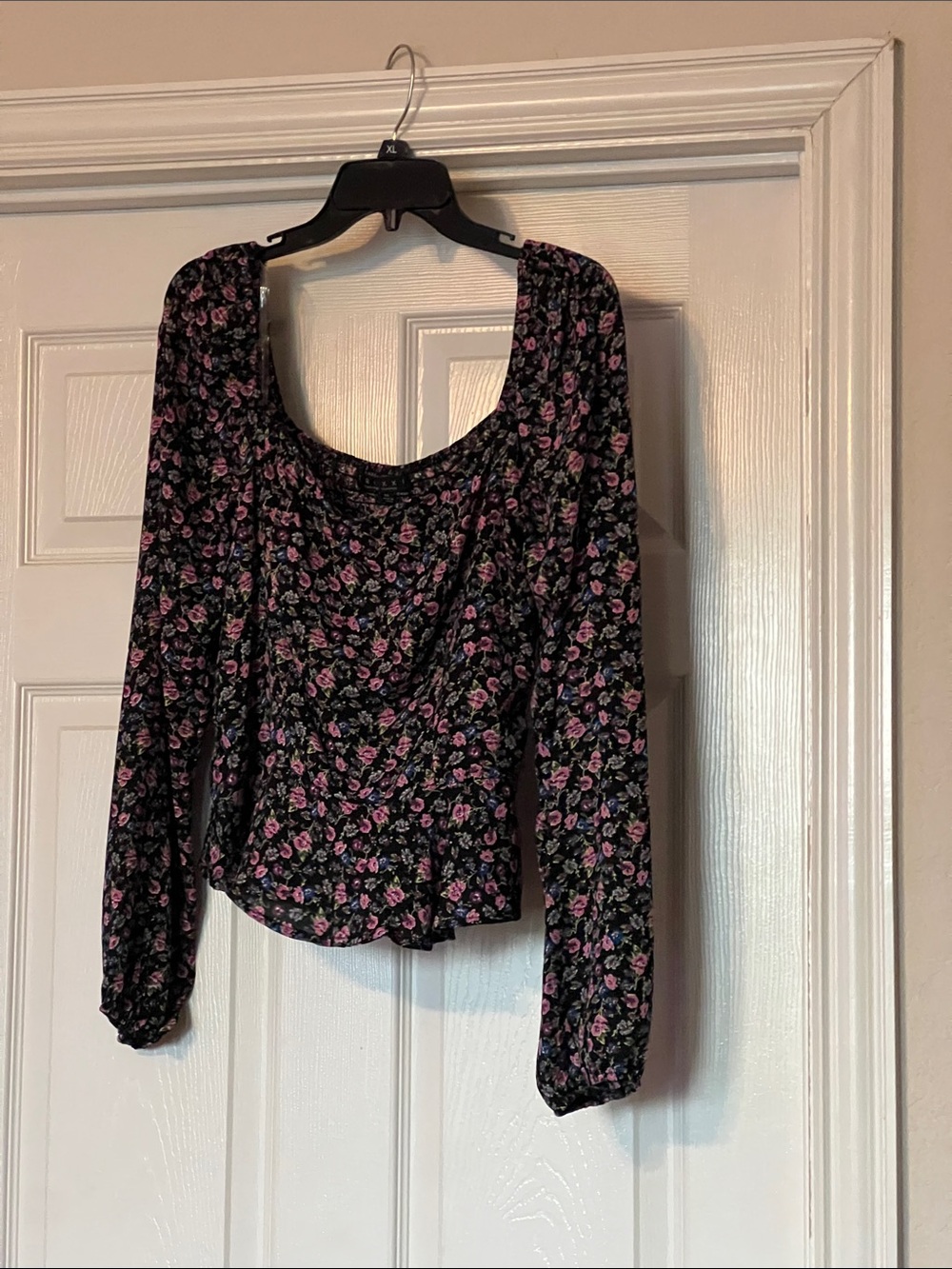 Francesca's Collections Black Floral Square-Neck Long Sleeve Blouse